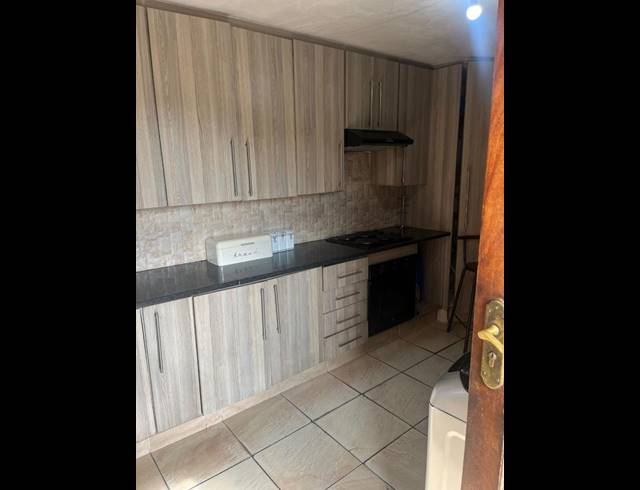 7 BEDROOM HOUSE FOR SALE IN ETHAFENI